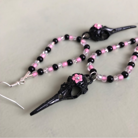 Black Plague Doctor Bird Mask Halloween Goth Earrings - Picture 7 of 8